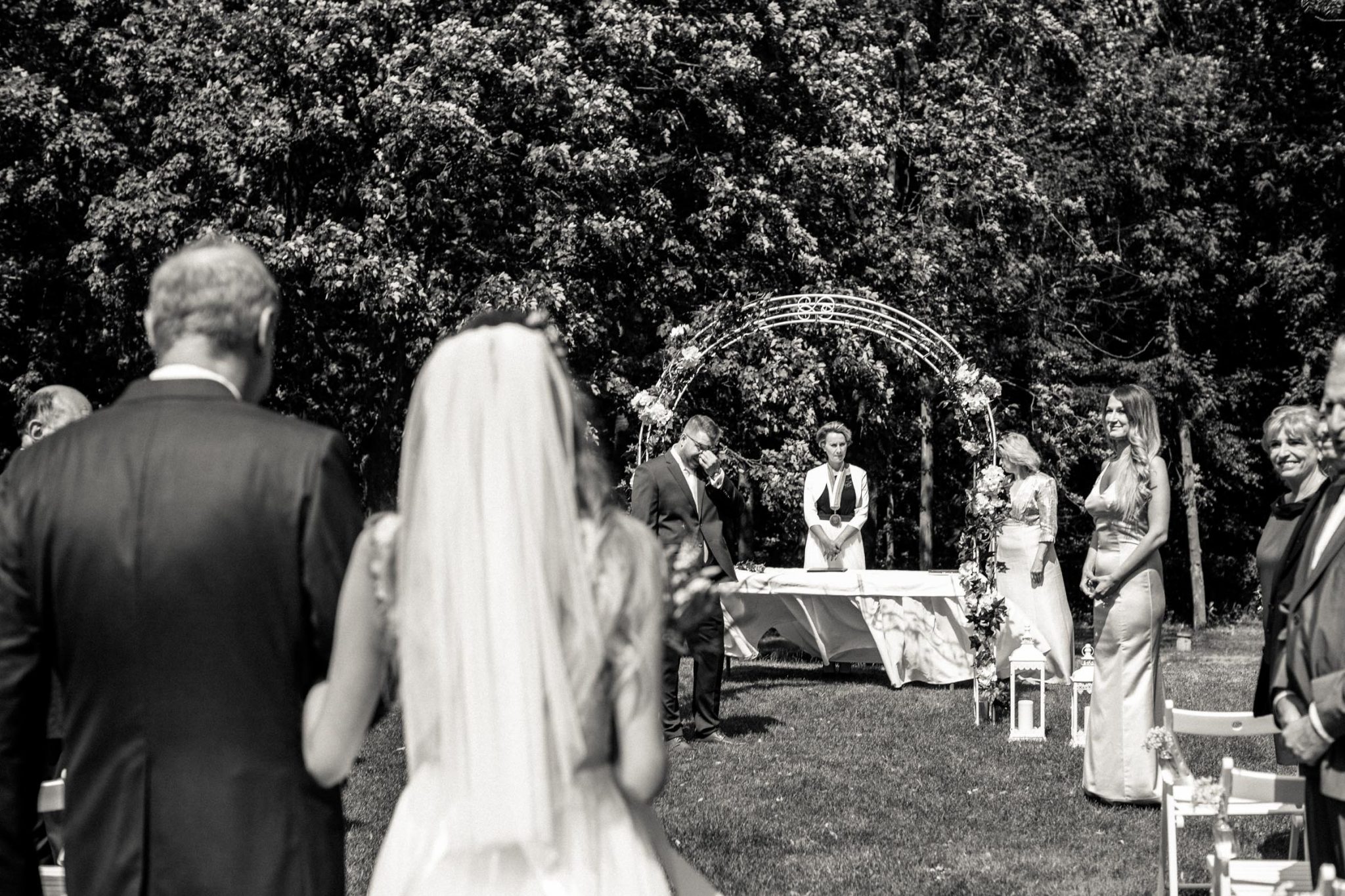 Sluncem zalitá svatba v přírodě, fotografie Daniel Nedeliak na blogu Originální Svatba